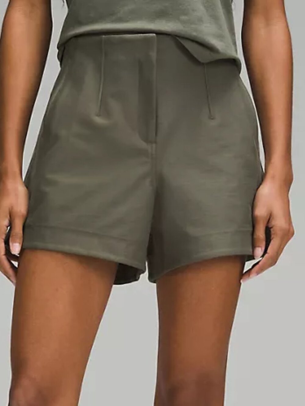 NWT lululemon Utilitech Relaxed-Fit High-Rise Short 3.5" Army Green (Size 14)